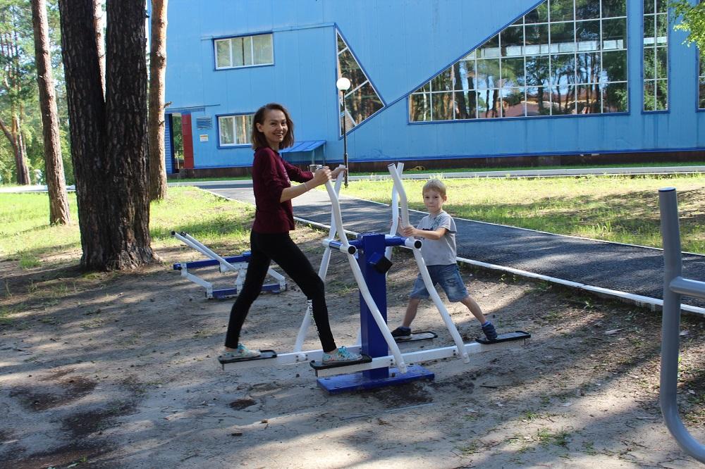 В тюменском реабилитационном центре установили новый уличный спорткомплекс