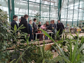 Ученики МБОУ ОШ № 2 города Тюмени обучаются на садоводов