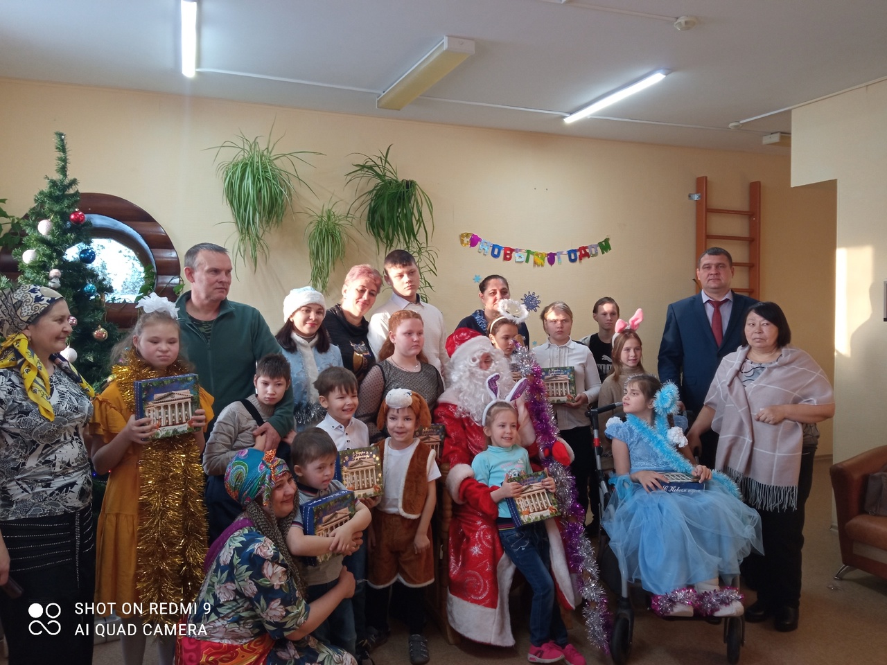«Новый год отметим вместе с танцем,  играми и песней!»