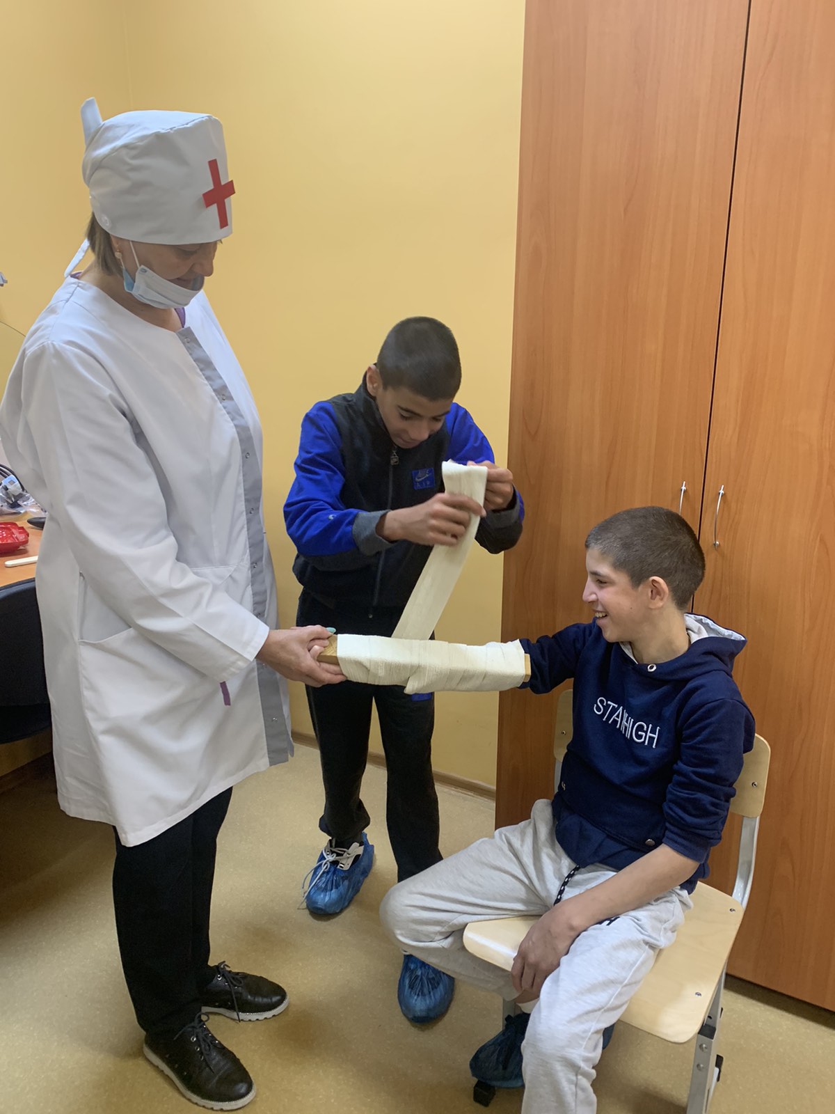 «Учимся оказывать первую медицинскую помощь».