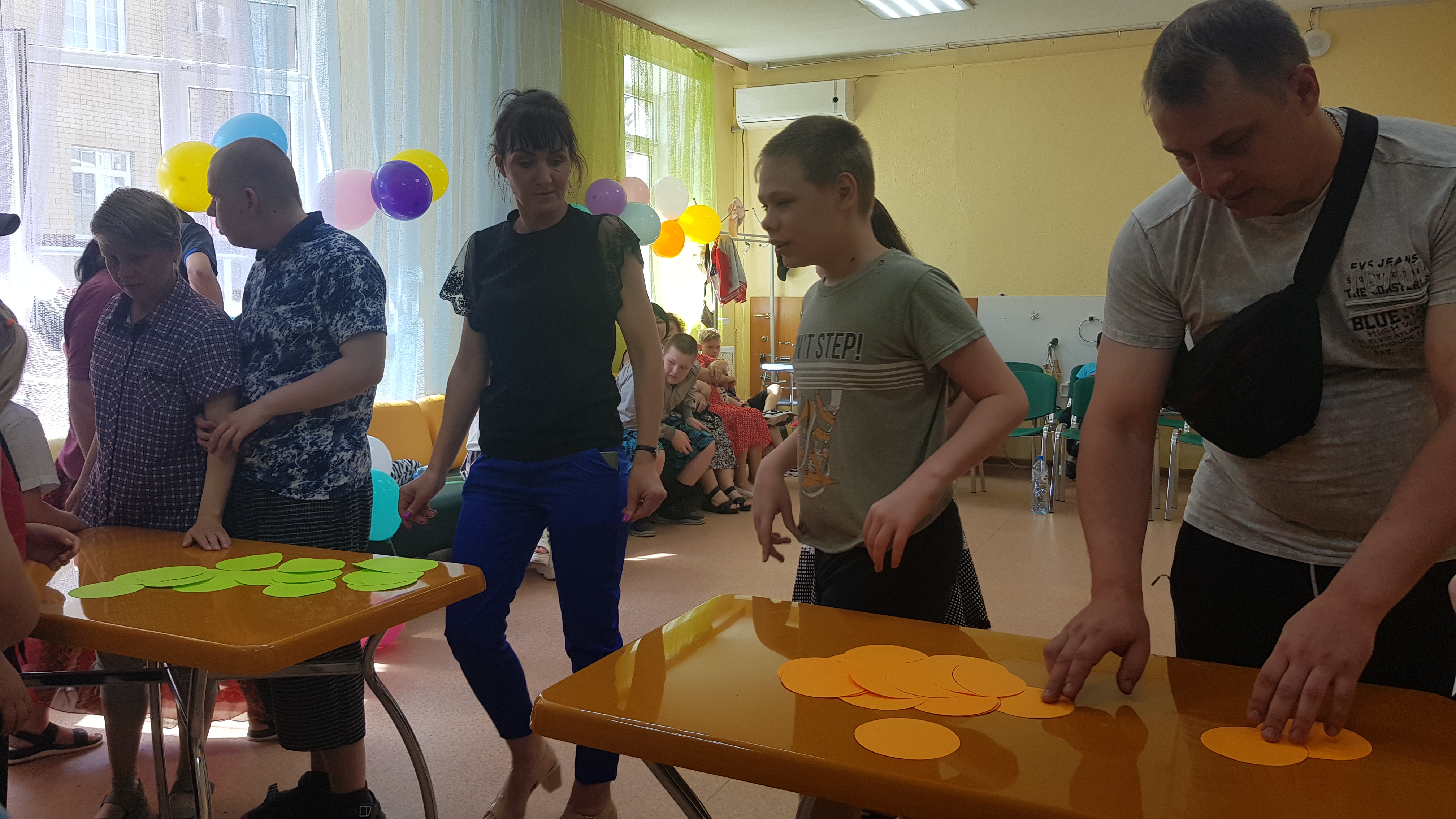 Веселые старты прошли в "Ялуторовском КЦСОН"