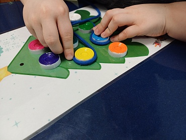 Педагоги «Родника» подбирают для детей нейроигры